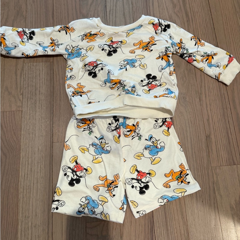 Disney sweatshirt and shorts. Boys. Mickey, Donald and goofy.